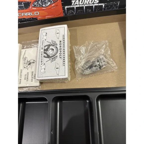 Monopoly NASCAR Collector's Edition‎ Board Game 2002 New - Picture 6 of 8